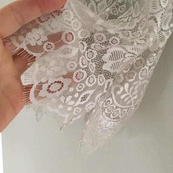 🤍Moda Internacional Lace Adjustable Straps Top - Picture 4 of 12